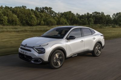 Citroën si tuffa nell'elettrificazione: ecco la nuova C4 X e la E-C4 X elettrica!