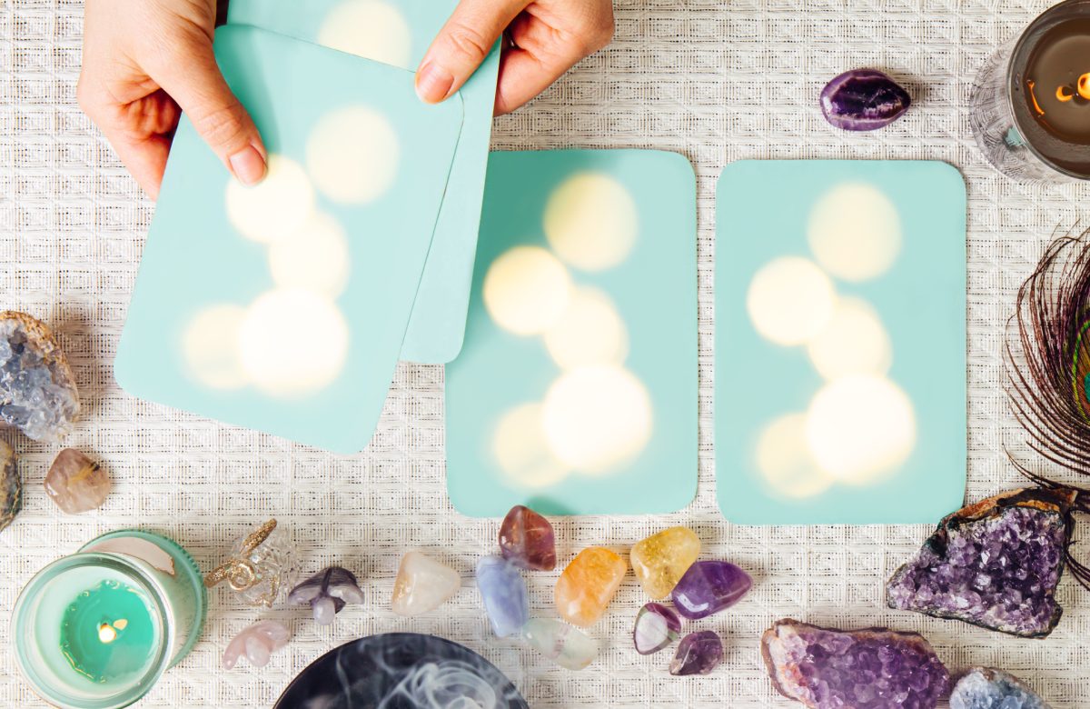 Esplorare con l'oracolo divinatorio: come le carte possono aiutarvi nell'introspezione