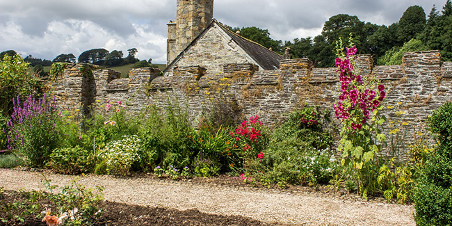 Il fascino senza tempo del giardino all'inglese: tutto su come crearne uno e prendersene cura