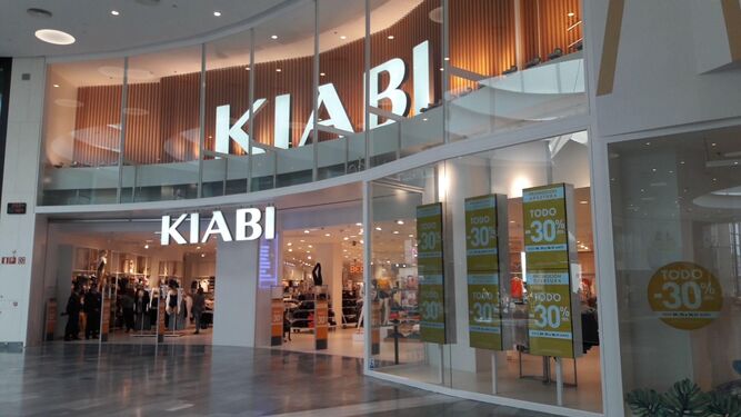 Scopri come risparmiare con il costume da bagno arancione drappeggiato di Kiabi: vi piacerà il prezzo!