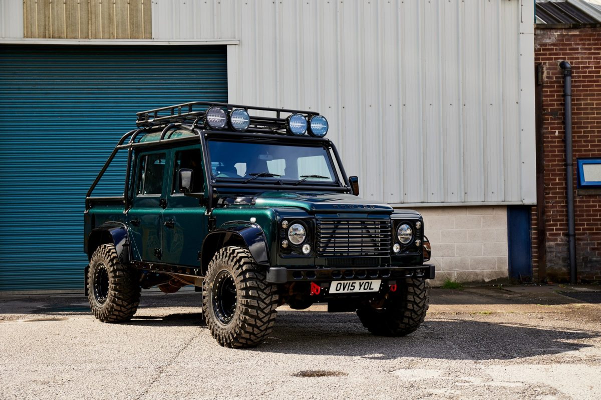 Scopri l'eccezionale upgrade del tuning extreme bowler: una land rover defender senza pari!