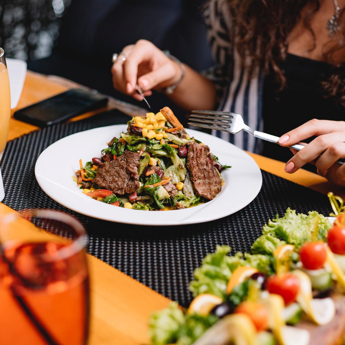 Scopriamo insieme i benefici di un consumo di carne moderato: quanto mangiarne a settimana?