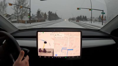 Scopriamo perché la neve non è un terreno ideale per l'Autopilot di Tesla