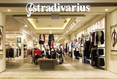 Scoprite le ultime tendenze gioielleria femminile di Stradivarius per l'inverno 2023: non ve ne pentirete!