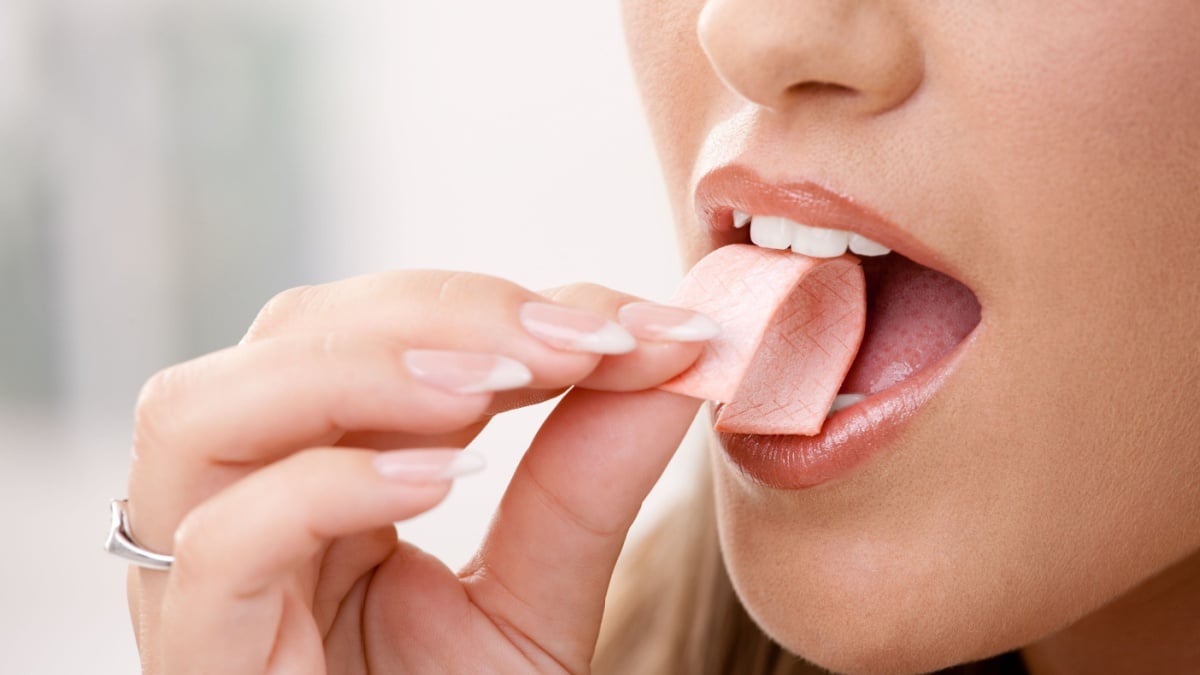 Perché le gomme da masticare senza zucchero ci fanno scoreggiare ?
